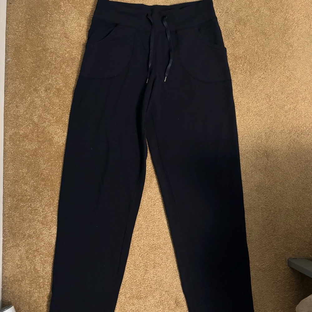Women’s Lululemon sweatpants